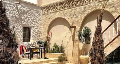 Riad Dar El Caid. Palais Siecle XIV