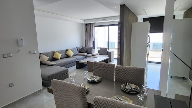 Apartamento Deluxe, 3 habitaciones | Zona de estar
