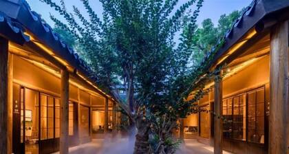 Longyin Jiangnan Hotel