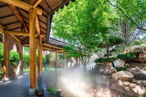 Property grounds - Longyin Jiangnan Hotel (Yixing)