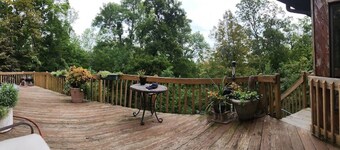 Great 4 Bedroom Lakehouse Property