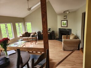 Living area - Great 4 Bedroom Lakehouse Property (Montville)