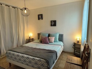 2 quartos, ferros/tábuas de passar roupa, Wi-Fi, roupa de cama