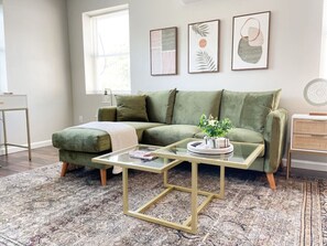 TV - *Contemporary 1 BR by Xavier & Downtown w/ parking (Cincinnati)