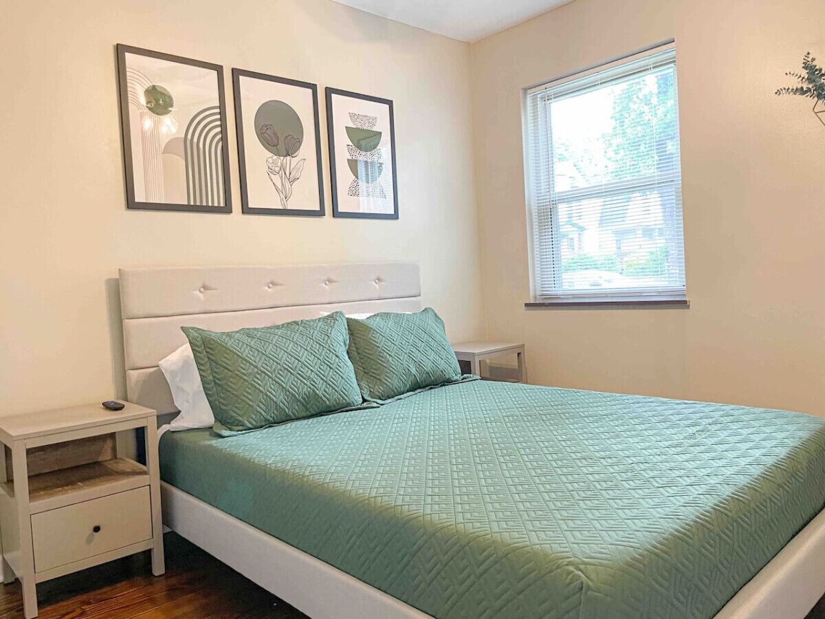 3 chambres, bureau, fer et planche à repasser, lit parapluie