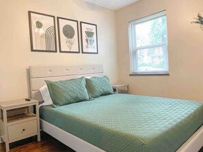 3 Schlafzimmer, Schreibtisch, Bügeleisen/Bügelbrett, Reisekinderbett