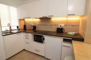 Fridge, microwave, coffee/tea maker, electric kettle