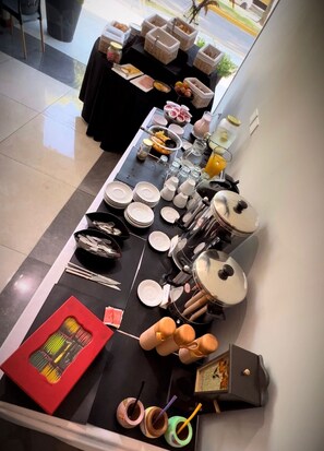Free daily continental breakfast - Hotel Inizio (San Francisco)