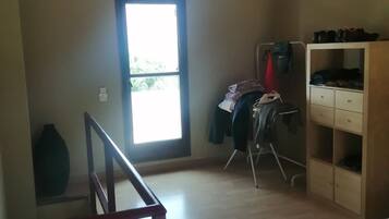 3 chambres, fer et planche Ă repasser, draps fournis