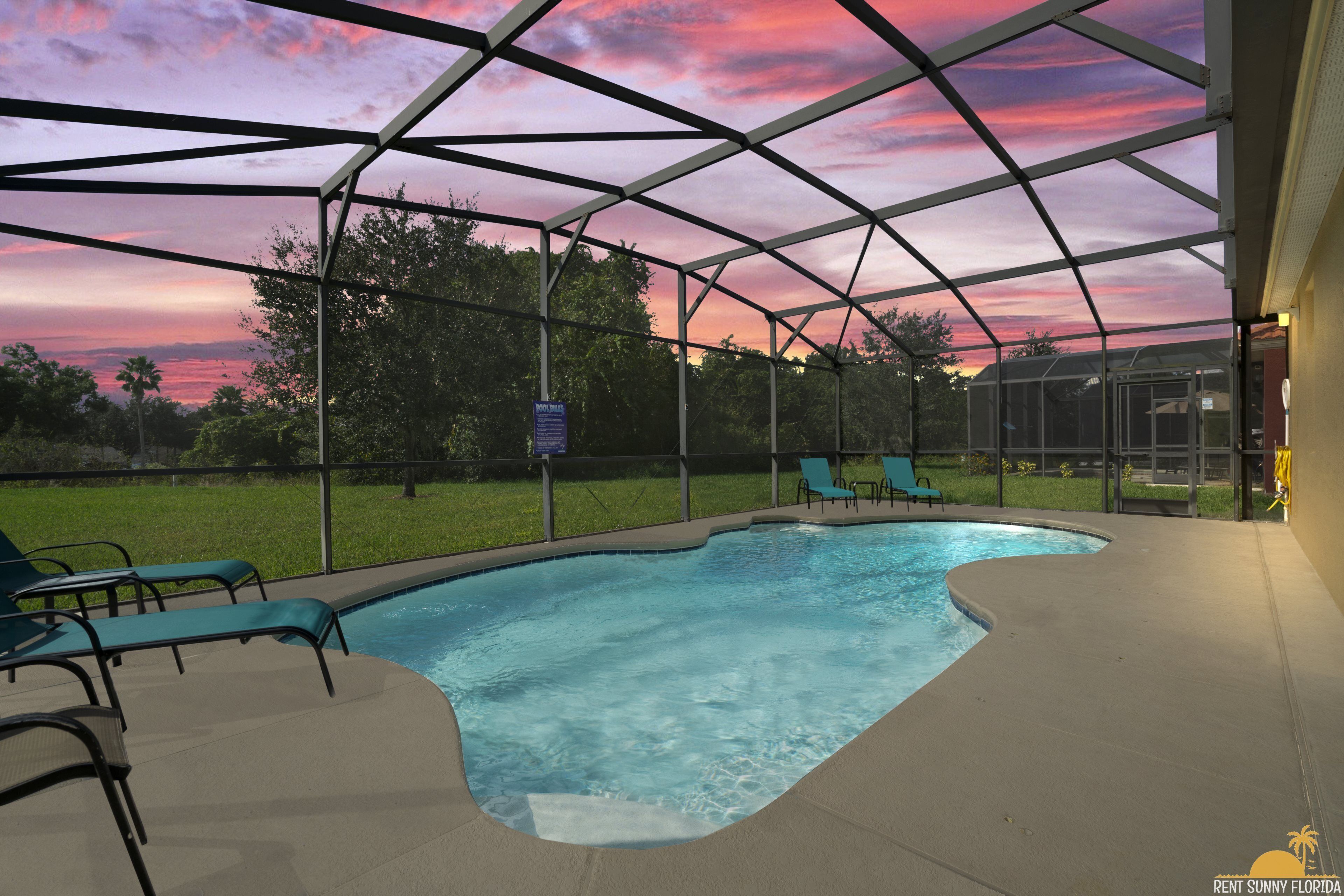Peaceful, Private Screened Pool Home. Game Room. Near Disney.