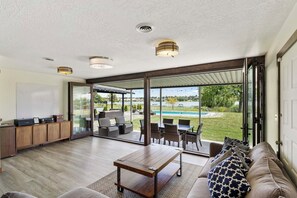 TV, fireplace - Lakefront Washington Home w/ Private Pool & Sauna (Moses Lake)