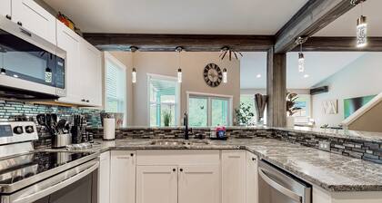 Riverfront property with three cabins, hot tubs, firepits, kayaks - beach access