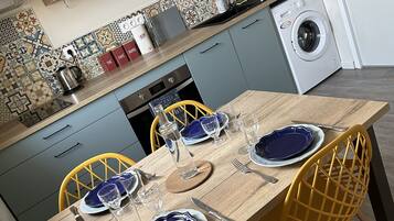 Fridge, oven, stovetop, dishwasher