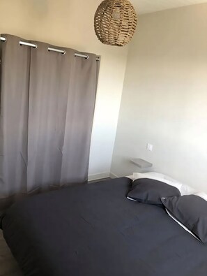 2 bedrooms, travel cot, WiFi, bed sheets - Appartement vue sur mer (Hauteville-sur-Mer)