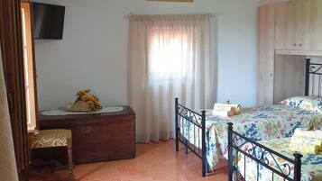 Twin Room | Free WiFi