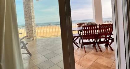 Terrace with sunrise view. 1 minute walk to the beach. A/C