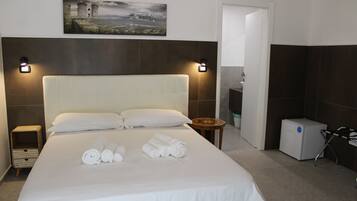 Suite Vesuvio | Ropa de cama de alta calidad y espacio para trabajar con un portátil