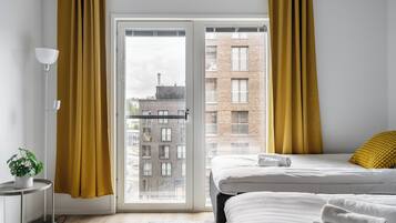 Studio – standard, flere senger | Skrivebord, blendingsgardiner, lydisolert og strykejern/-brett