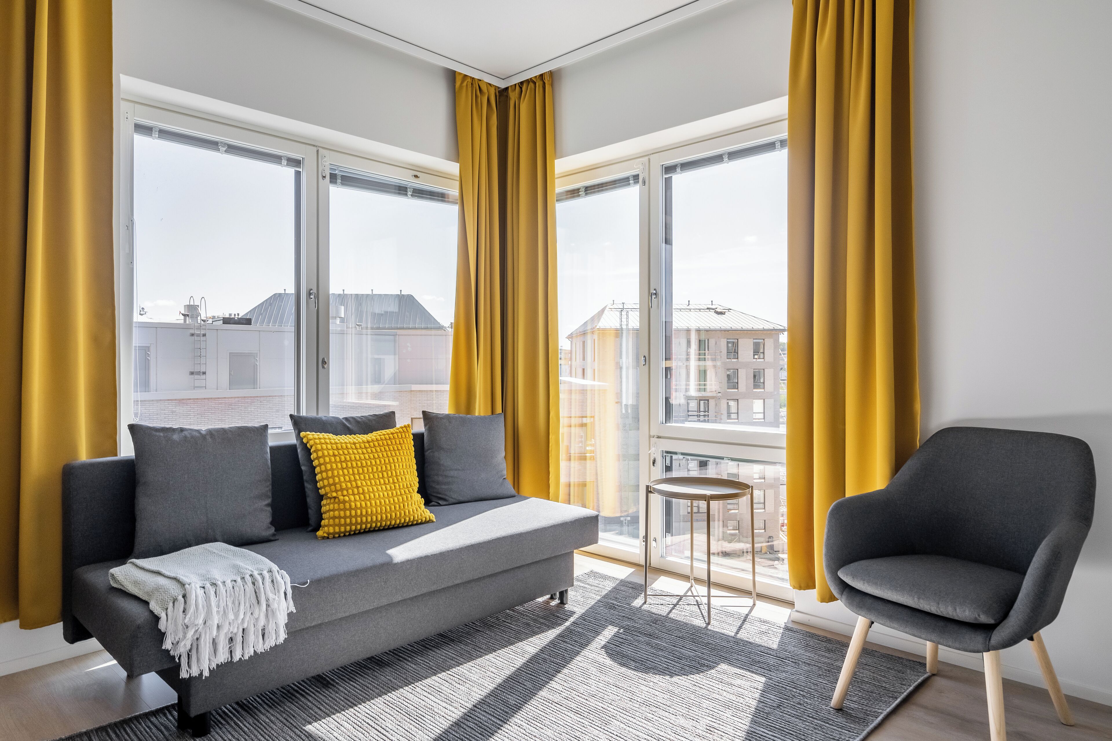 스탠다드 아파트, 침실 3개 | 거실 공간 | 평면 TV