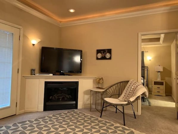Smart TV, fireplace, DVD player - Lolly Gris-Gris (Hot Springs)