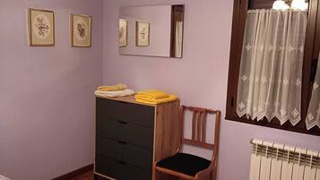 3 bedrooms, iron/ironing board, bed sheets