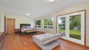 4 slaapkamers, een strijkplank/strijkijzer, reisbedje, wifi