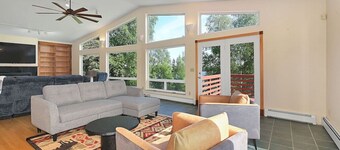 Grizzly Lodge at the Lake | Close to Kenai River