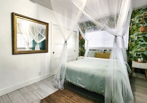 3 bedrooms, iron/ironing board, WiFi, bed sheets