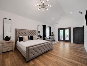 6 habitaciones, escritorio y tabla de planchar con plancha 