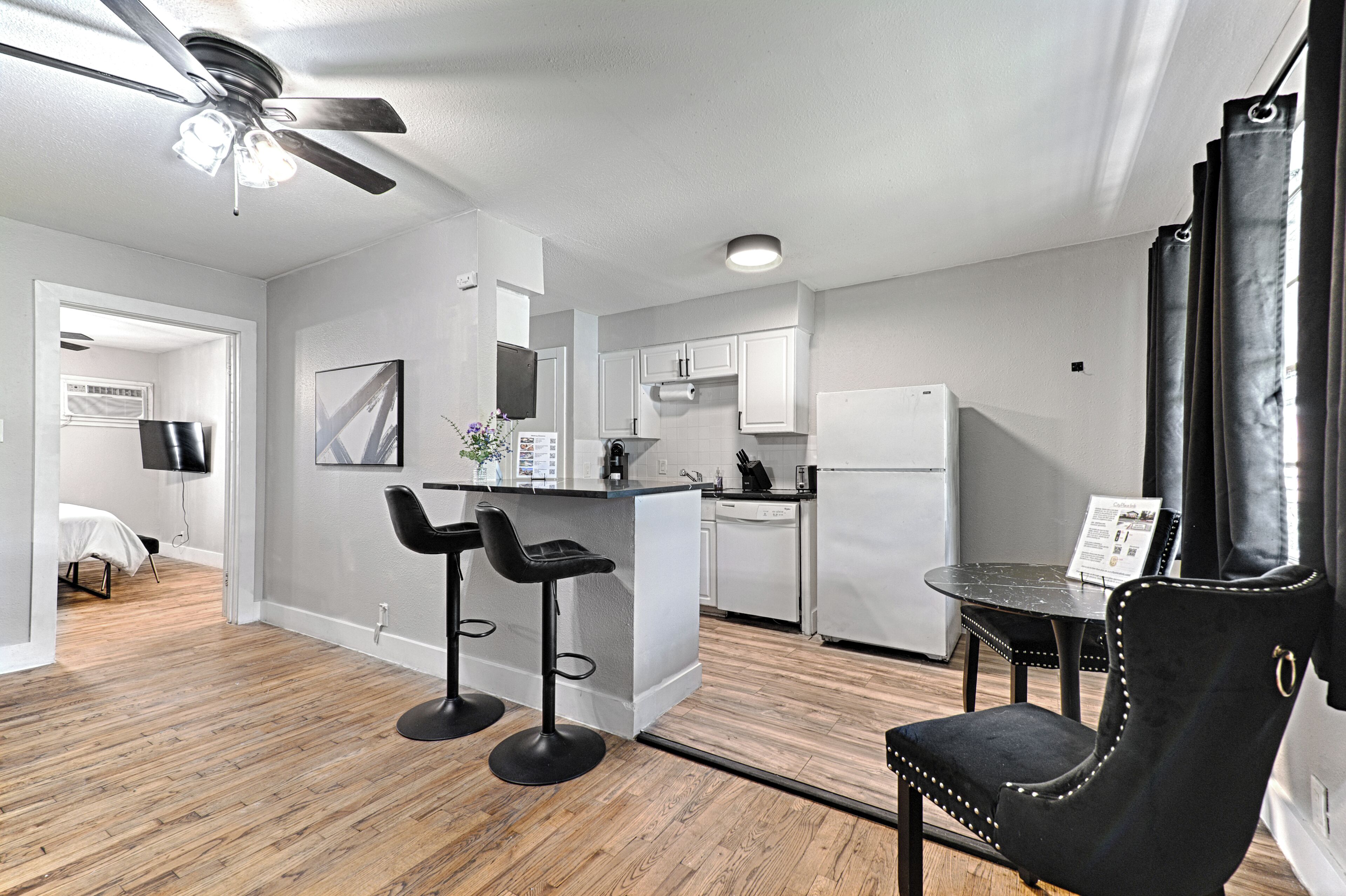 Premium Apartment | 1 bedroom, premium bedding, down duvets, memory-foam beds