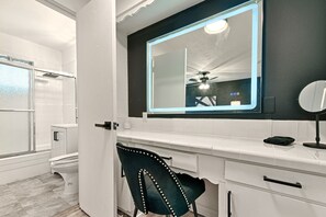 Signature Apartment, 1 King Bed, Kitchen | 1 bedroom, premium bedding, down duvets, memory-foam beds