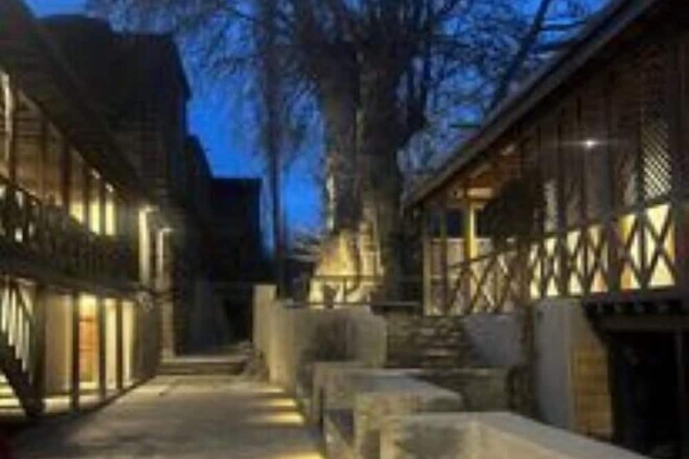 Paradise City Hotel and Restaurant