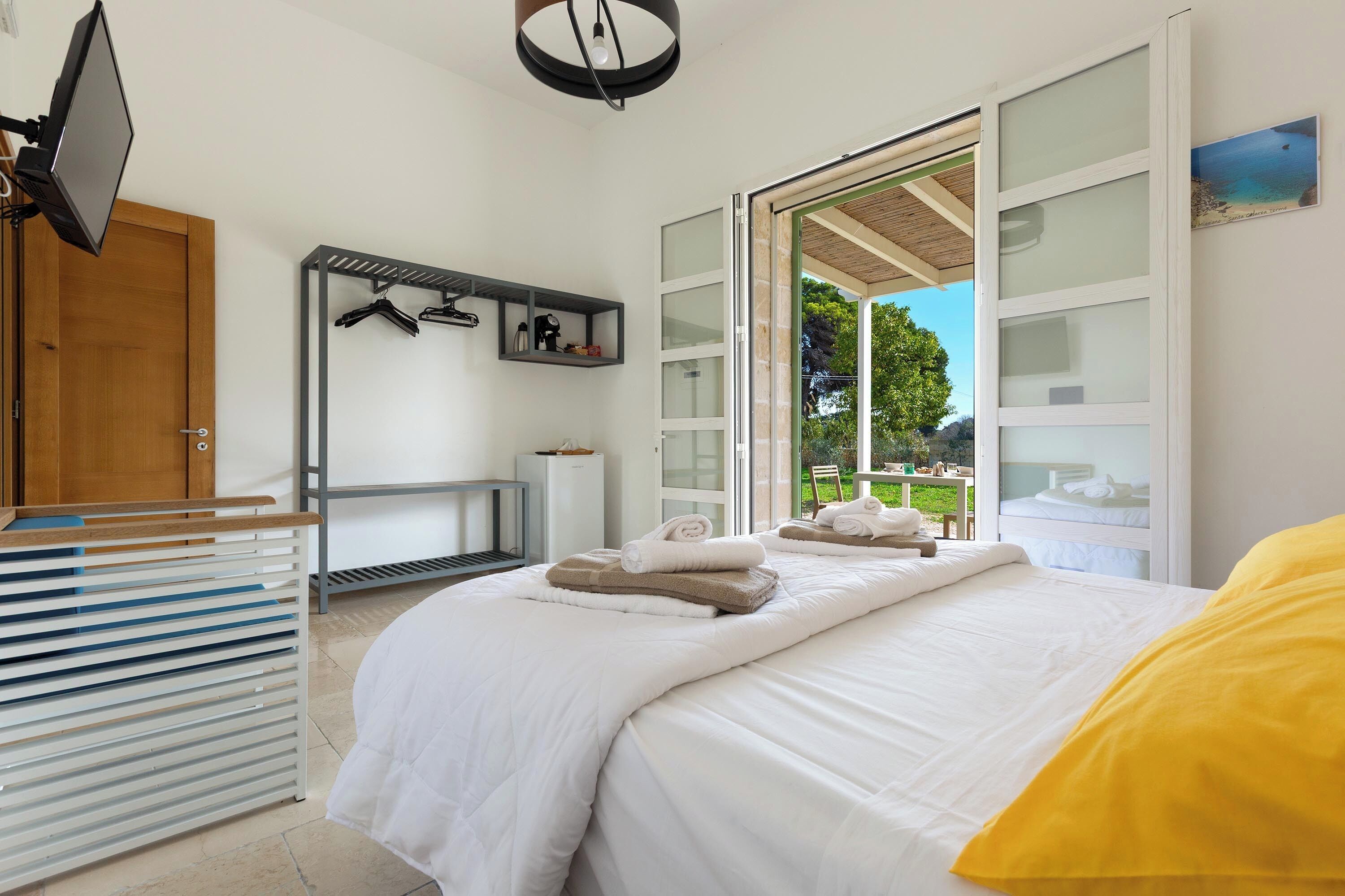 1 bedroom, internet, bed sheets