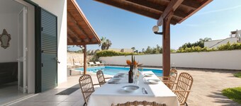 Villa Sunbeach by BarbarHouse