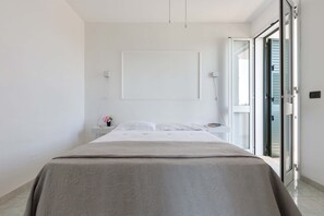 6 habitaciones, tabla de planchar con plancha y ropa de cama 