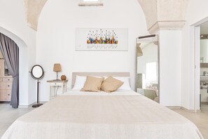 1 bedroom, bed sheets