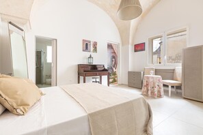 1 bedroom, bed sheets