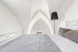 1 bedroom, bed sheets