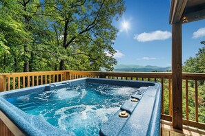 Outdoor spa tub - Stunning Mnt View Cabin: Hot Tub & Hiking Trails (Pigeon Forge)
