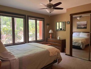 3 chambres, lit de bébé portatif, Wi-Fi, literie fournie