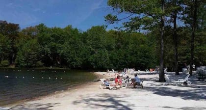3BR Mtn & Lake Getaway w/6 Beachclub & Pool Passes