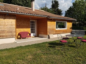 Outdoor dining - Centre Dordogne Vallée de la Préhistoire (Sanilhac)
