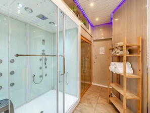 Sauna, hot tub, steam room