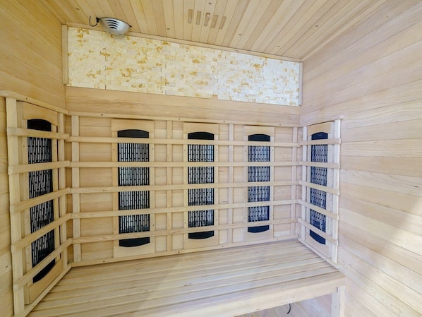 Sauna, hot tub, steam room