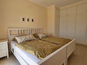 2 bedrooms, iron/ironing board, travel crib, free WiFi