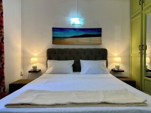 2 bedrooms, iron/ironing board, WiFi, bed sheets