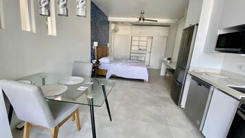 1 bedroom, desk, iron/ironing board, WiFi (free)