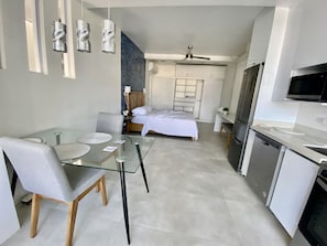 1 slaapkamer, een bureau, een strijkplank/strijkijzer, gratis wifi