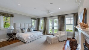 4 bedrooms, iron/ironing board, WiFi, bed sheets - Beautiful Southampton Waterfront Home with pool and private steps to the beach! (Southampton)