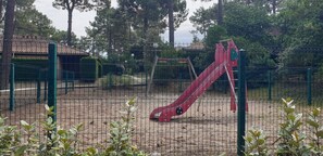 Children’s area - Lacanau Océan Petite Maison Appartement au Calme Sous les Pins (Lacanau)